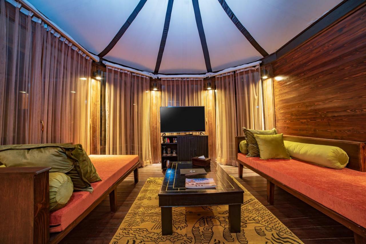 The Pavilions Himalayas Lake View بوكْرا المظهر الخارجي الصورة