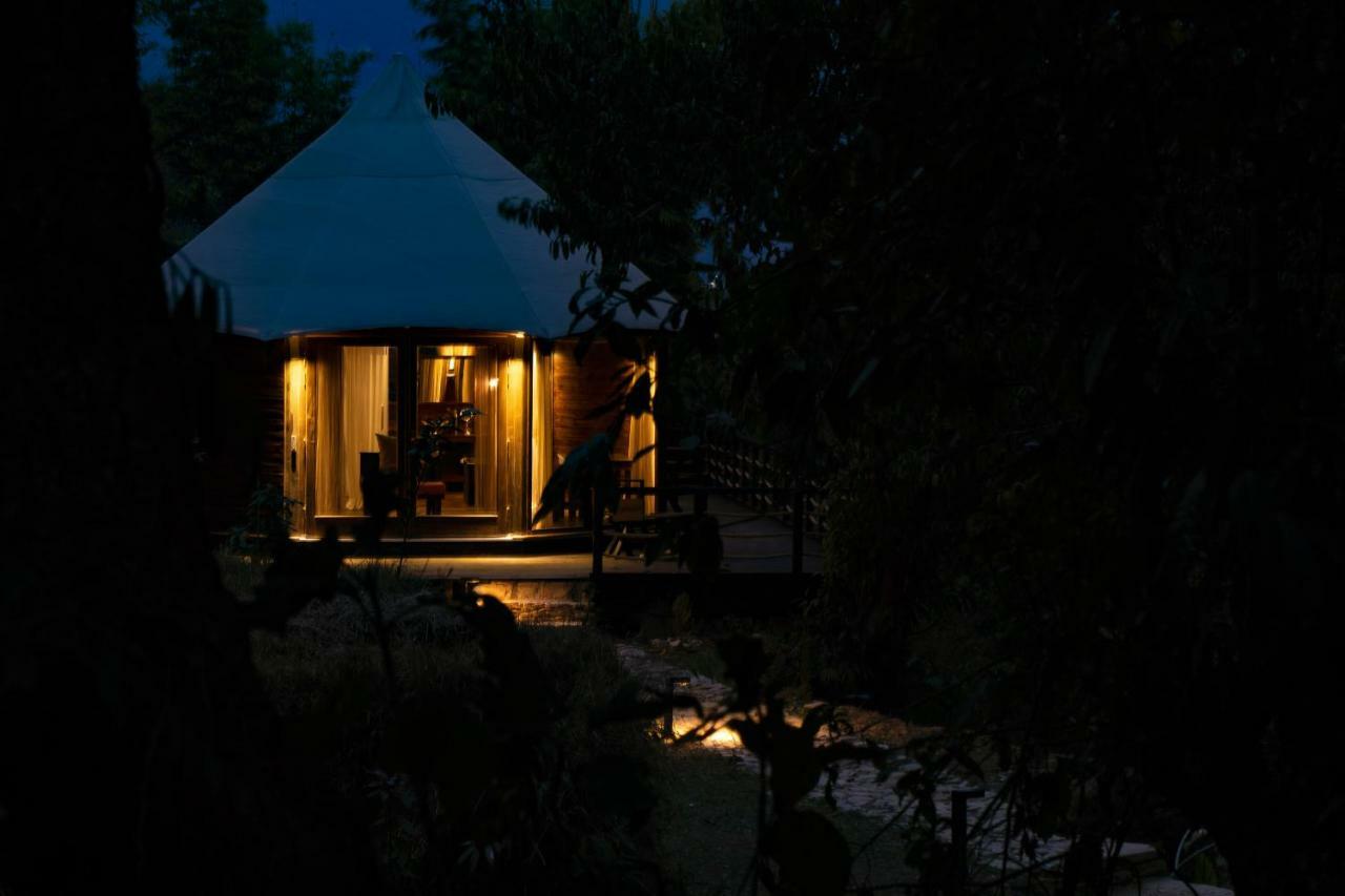 The Pavilions Himalayas Lake View بوكْرا المظهر الخارجي الصورة