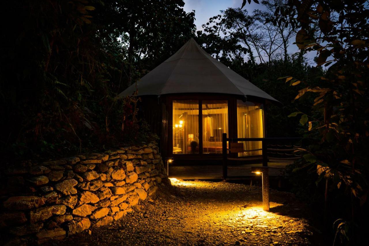 The Pavilions Himalayas Lake View بوكْرا المظهر الخارجي الصورة