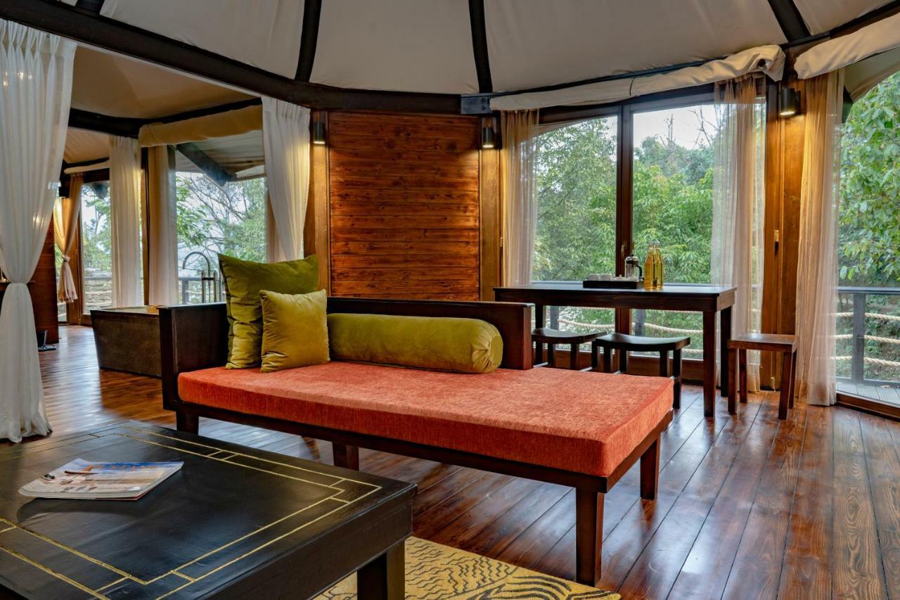 The Pavilions Himalayas Lake View بوكْرا المظهر الخارجي الصورة
