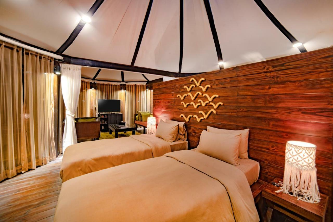 The Pavilions Himalayas Lake View بوكْرا المظهر الخارجي الصورة