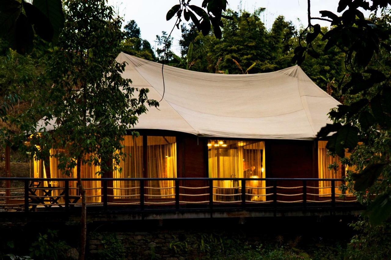 The Pavilions Himalayas Lake View بوكْرا المظهر الخارجي الصورة