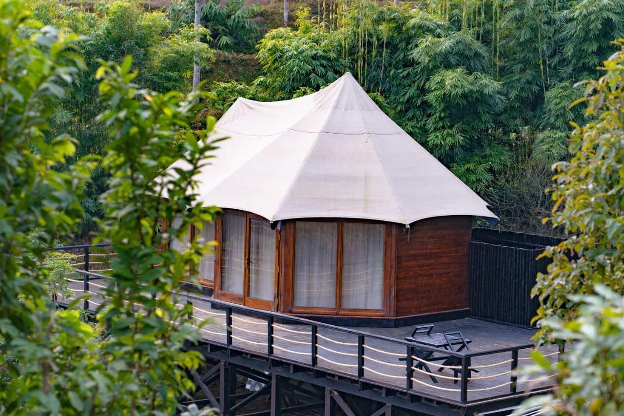 The Pavilions Himalayas Lake View بوكْرا المظهر الخارجي الصورة